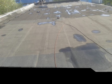 Začiatok hydroizolácie strechy.